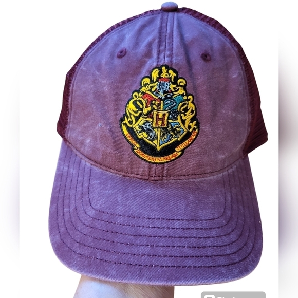 NWT Harry Potter Hogwarts Cap , adjustable adult trucker hat - Picture 8 of 16